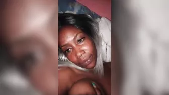 Seule excitée je me masturbe avec mon bois magique 3