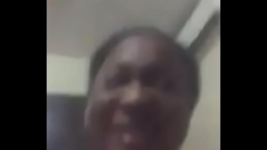 Une mere de famille se fait piégé sur apel video